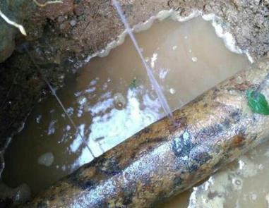 南芬楼顶渗水维修公司分享下地暖漏水的原因及检测方法。